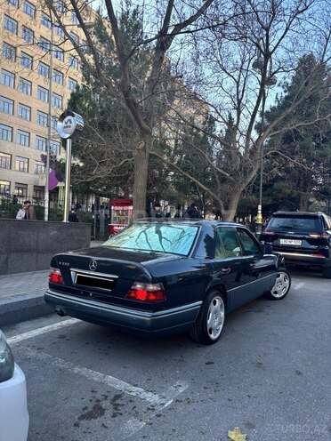 Mercedes E 220 1995, 286,000 km - 2.2 л - Bakı