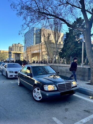 Mercedes E 220 1995, 286,000 km - 2.2 л - Bakı