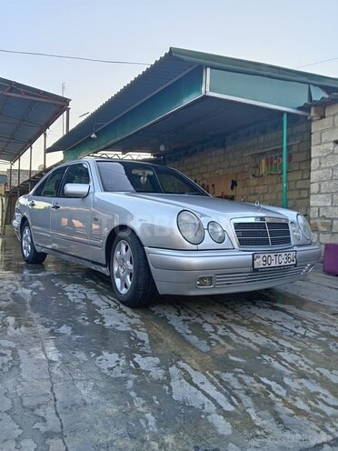 Mercedes E 240 1995, 340,256 km - 2.4 л - Yevlax