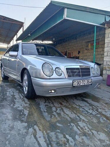 Mercedes E 240 1995, 340,256 km - 2.4 л - Yevlax