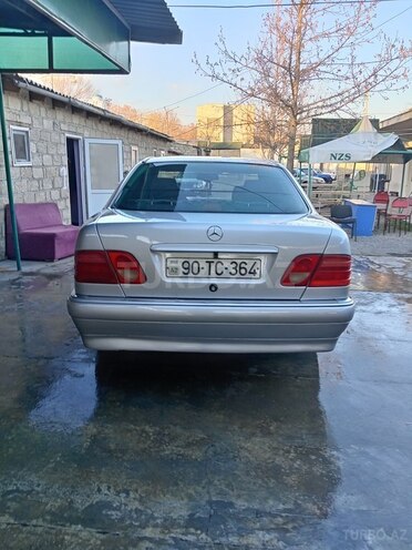 Mercedes E 240 1995, 340,256 km - 2.4 л - Yevlax
