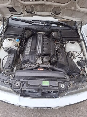 BMW 528 1997, 352,000 km - 2.8 л - Bakı
