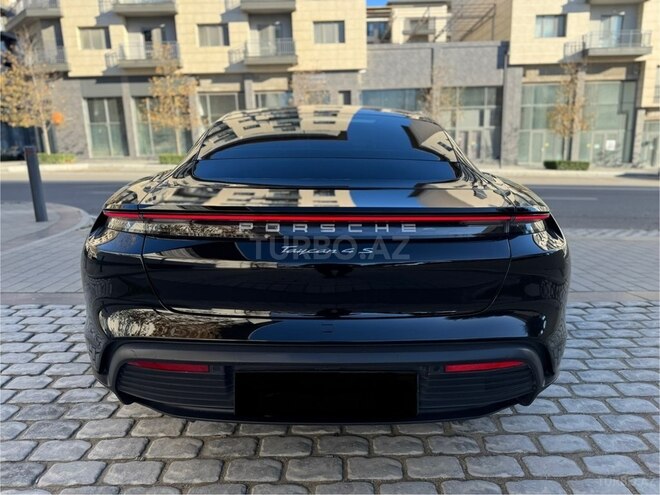 Porsche Taycan 4S-5