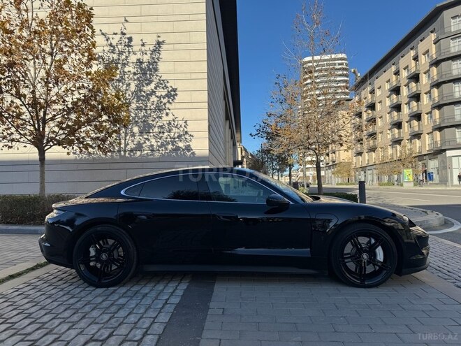 Porsche Taycan 4S-4