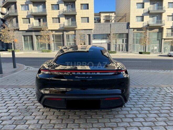 Porsche Taycan 4S-6