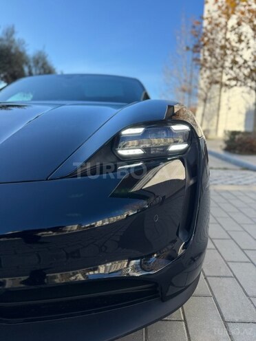 Porsche Taycan 4S-8