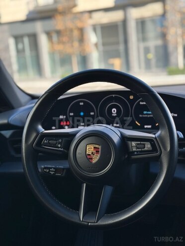 Porsche Taycan 4S-14