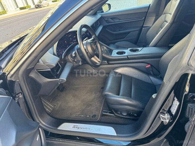 Porsche Taycan 4S-9