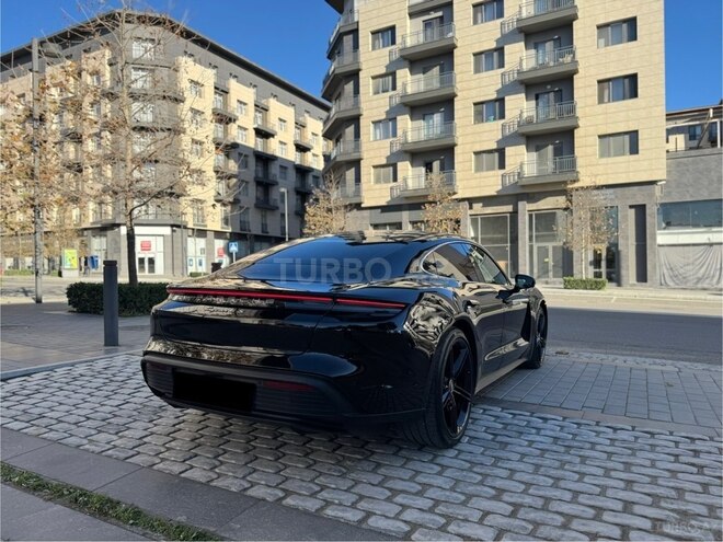 Porsche Taycan 4S-7