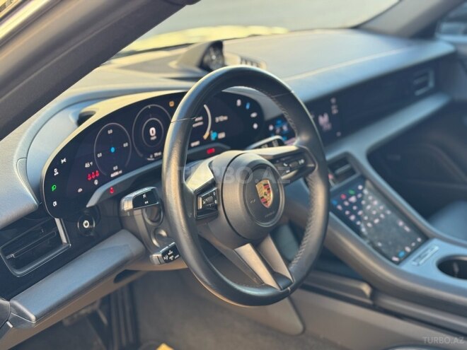 Porsche Taycan 4S-10