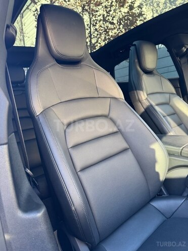 Porsche Taycan 4S-18