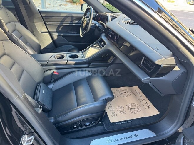 Porsche Taycan 4S-16