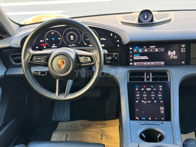 Porsche Taycan 4S-13