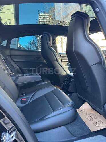 Porsche Taycan 4S-19