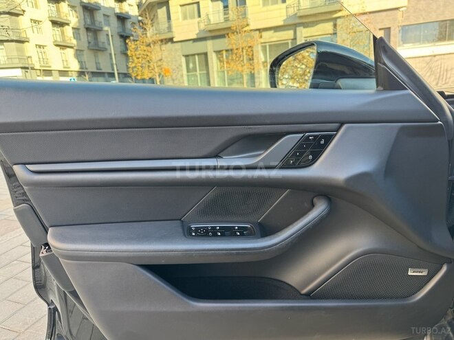 Porsche Taycan 4S-11