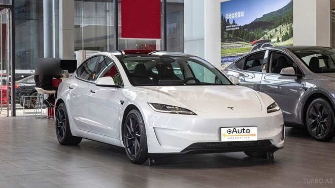 Tesla Model 3-1