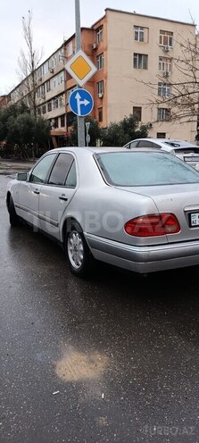 Mercedes E 200 1998, 250,000 km - 2.0 l - Bakı