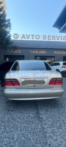 Mercedes E 220 d 2001, 331,000 km - 2.2 l - Bakı