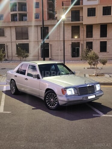 Mercedes E 220 1995, 406,300 km - 2.2 l - Bakı
