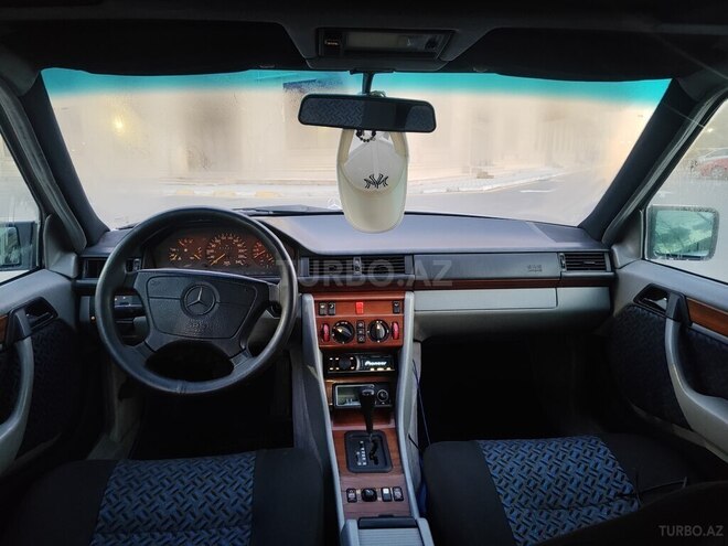 Mercedes E 220 1995, 406,300 km - 2.2 l - Bakı
