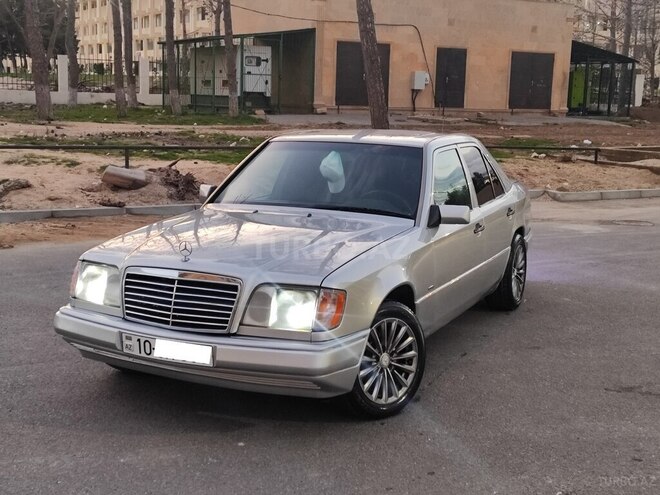 Mercedes E 220 1995, 406,300 km - 2.2 l - Bakı