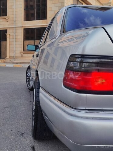 Mercedes E 220 1995, 406,300 km - 2.2 l - Bakı