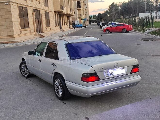 Mercedes E 220 1995, 406,300 km - 2.2 l - Bakı