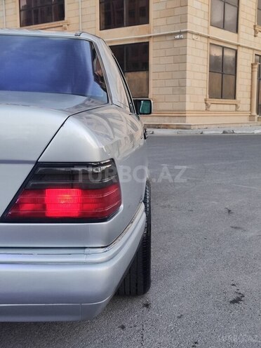 Mercedes E 220 1995, 406,300 km - 2.2 l - Bakı