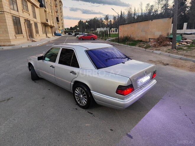 Mercedes E 220 1995, 406,300 km - 2.2 l - Bakı