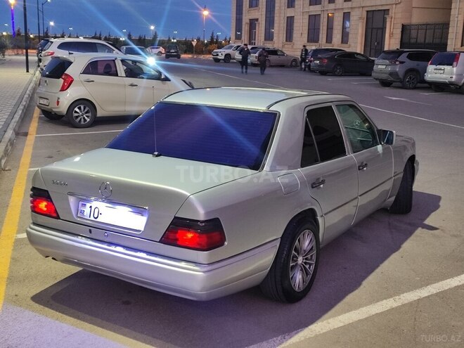 Mercedes E 220 1995, 406,300 km - 2.2 l - Bakı