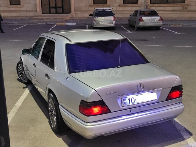 Mercedes E 220 1995, 406,300 km - 2.2 l - Bakı