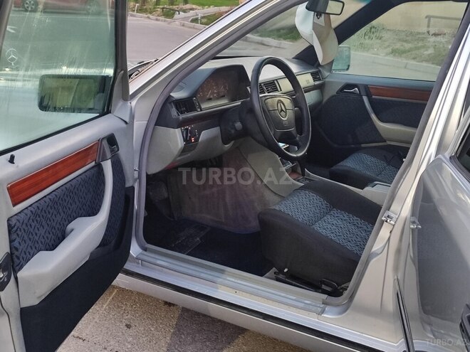 Mercedes E 220 1995, 406,300 km - 2.2 l - Bakı