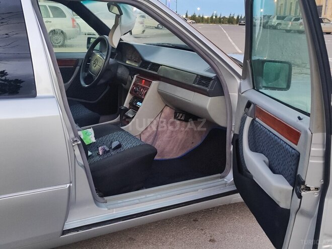 Mercedes E 220 1995, 406,300 km - 2.2 l - Bakı