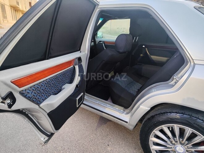 Mercedes E 220 1995, 406,300 km - 2.2 l - Bakı