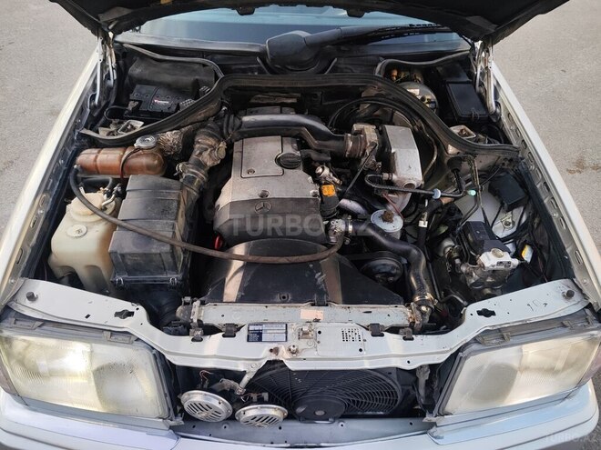 Mercedes E 220 1995, 406,300 km - 2.2 l - Bakı