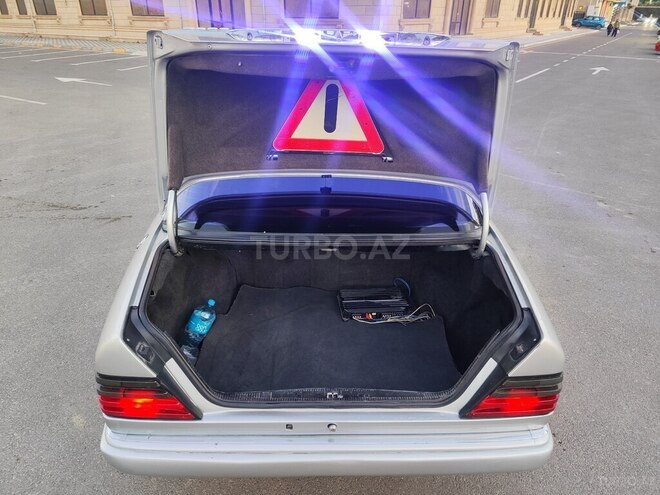 Mercedes E 220 1995, 406,300 km - 2.2 l - Bakı