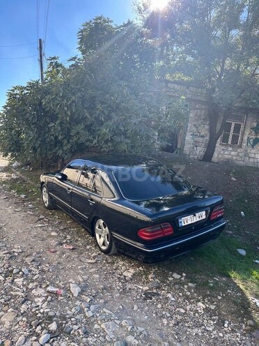 Mercedes E 220 d 2001, 600,000 km - 2.2 l - Qazax