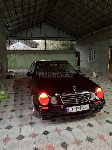 Mercedes E 220 d 2001, 600,000 km - 2.2 l - Qazax