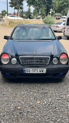 Mercedes E 220 d 2001, 600,000 km - 2.2 l - Qazax