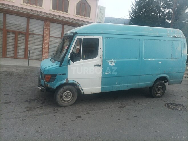 Mercedes 208 D 1993, 502,927 km - 2.3 l - Qax