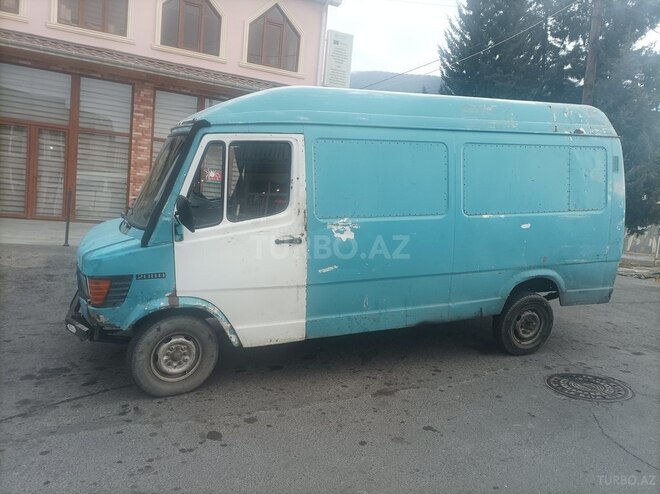 Mercedes 208 D 1993, 502,927 km - 2.3 l - Qax