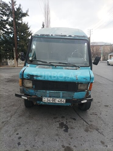 Mercedes 208 D 1993, 502,927 km - 2.3 l - Qax