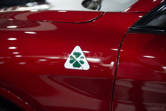 Alfa Romeo Stelvio-5