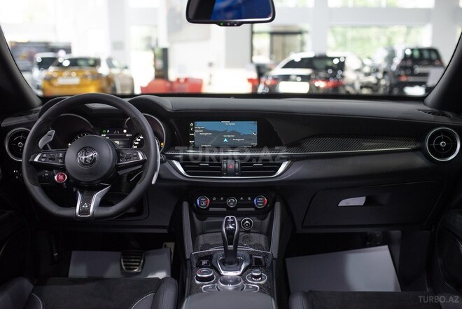 Alfa Romeo Stelvio-10