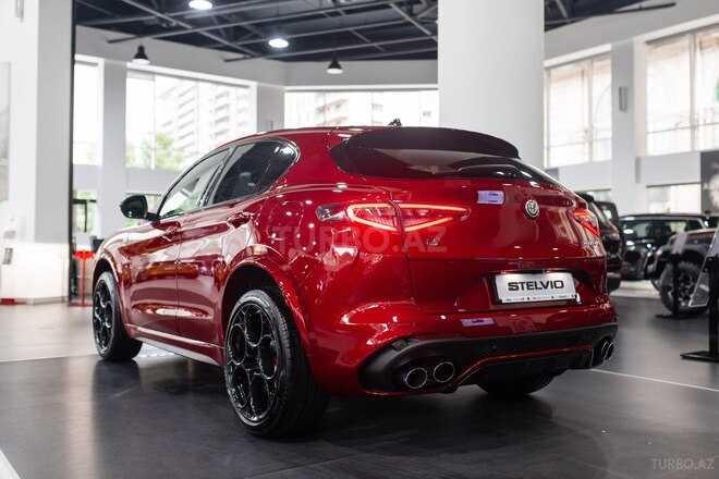 Alfa Romeo Stelvio-12