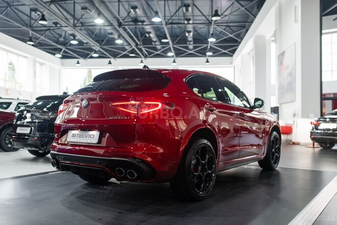 Alfa Romeo Stelvio-13