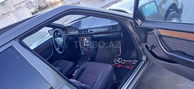 Mercedes E 200 1992, 293,456 km - 2.0 l - Bakı