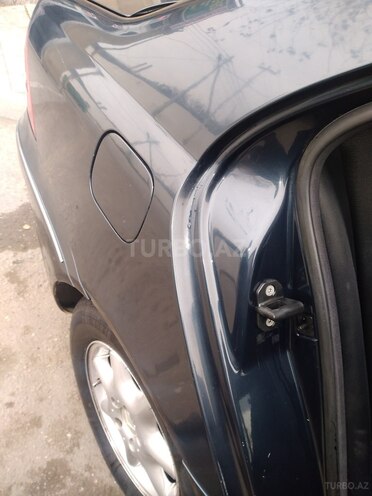 Mercedes C 200 2000, 345,000 km - 2.0 l - Qazax