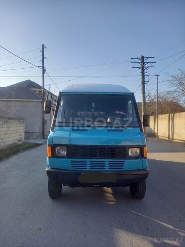 Mercedes 208 D 1994, 200,000 km - 2.5 l - Göyçay