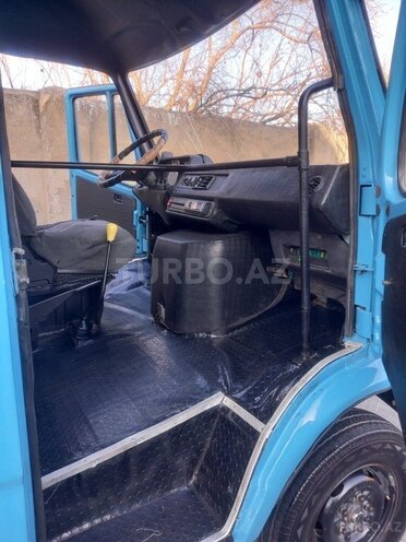 Mercedes 208 D 1994, 200,000 km - 2.5 l - Göyçay